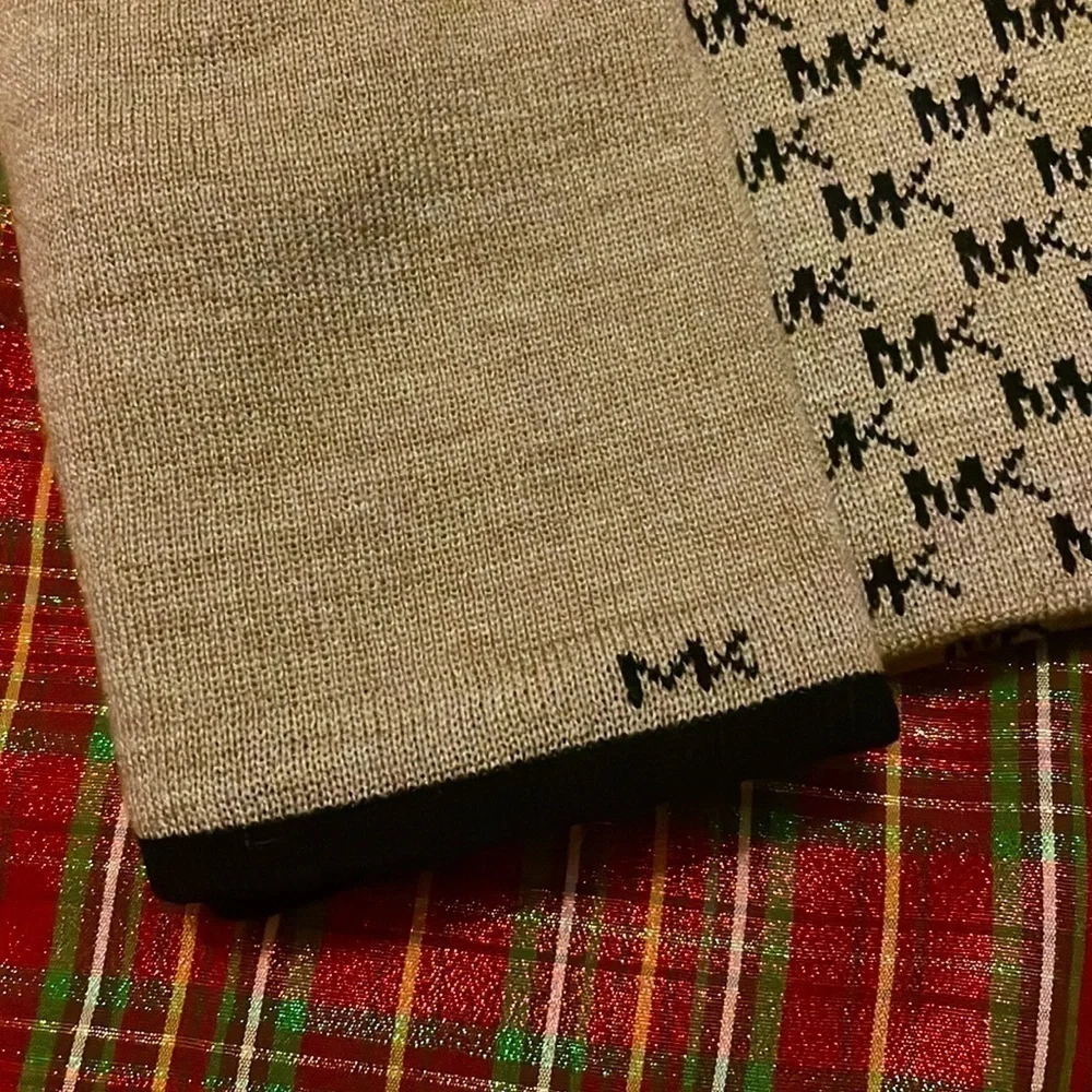 Brand New Michael Kors Men's Scarf & Reversible Hat Gift Set Logo